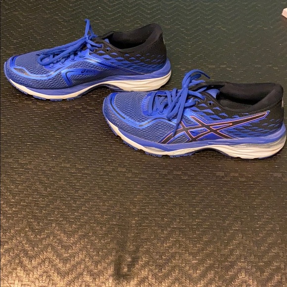 Women’s ASICS shoes size 10 - Picture 2 of 7